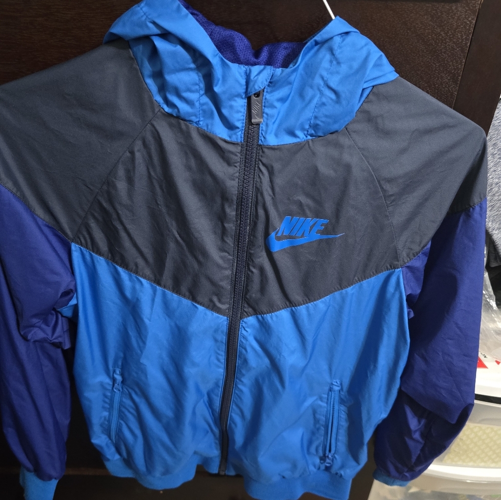 Big boys Nike windbreaker size medium